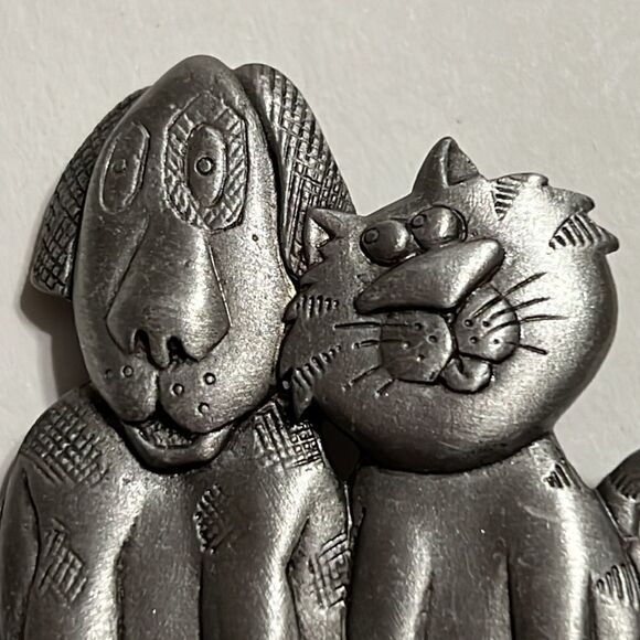 Vintage J.J. Pewter Dog and Cat Brooch - Picture 4 of 8